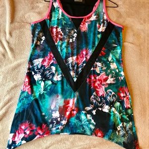 Beautiful tank top. Lg worn onece